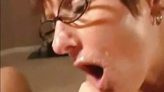MİLF karım kedi ile oynuyor milf türbanlı porno
