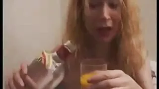 Havuzda türbanlı mom porno bir oyuncak ile mastürbasyon