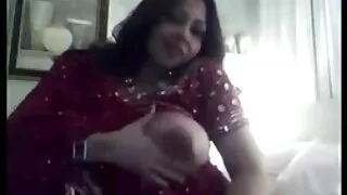 Tüm yaramaz turbanlı erotik kız yeme